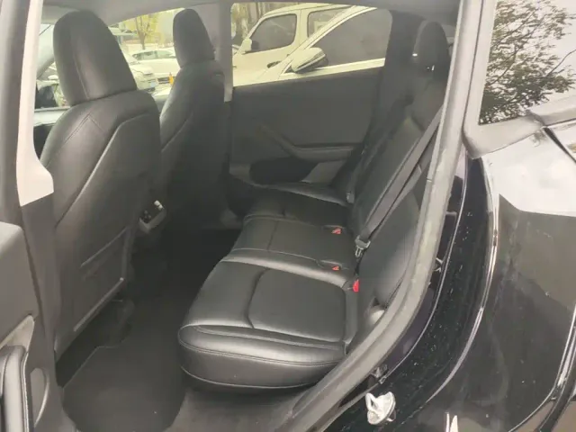 Tesla Model Y — Фото автомобиля 16