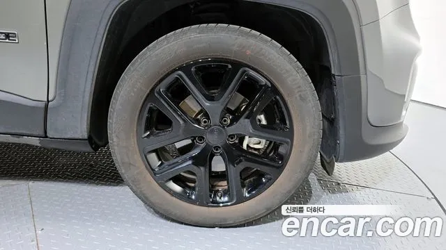 Jeep Renegade — Фото автомобиля 21