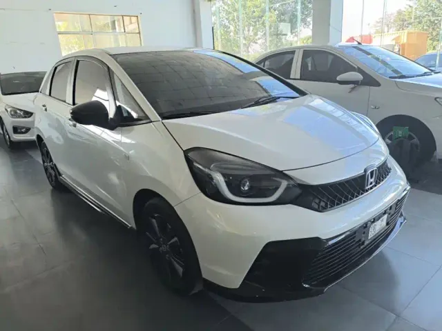 Honda Fit — Фото автомобиля 3