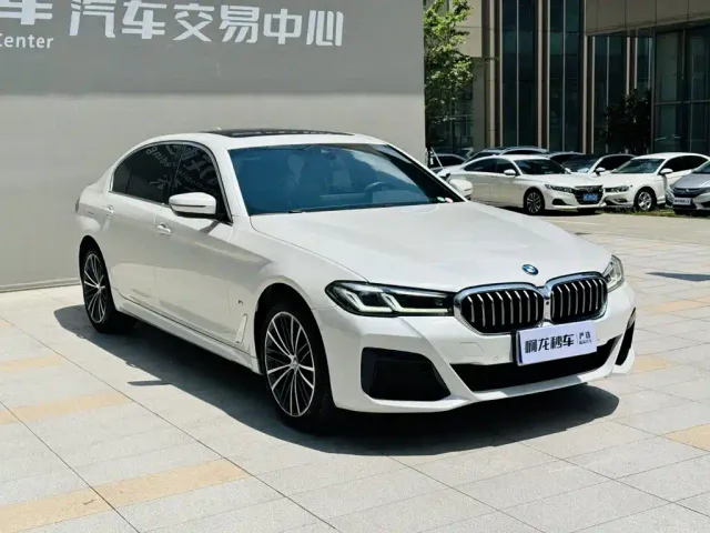 BMW 5 Series — Фото автомобиля 3