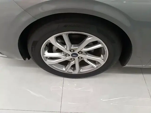 Ford Mondeo — Фото автомобиля 24