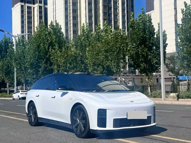 Li Auto i6 — Фото автомобиля 3