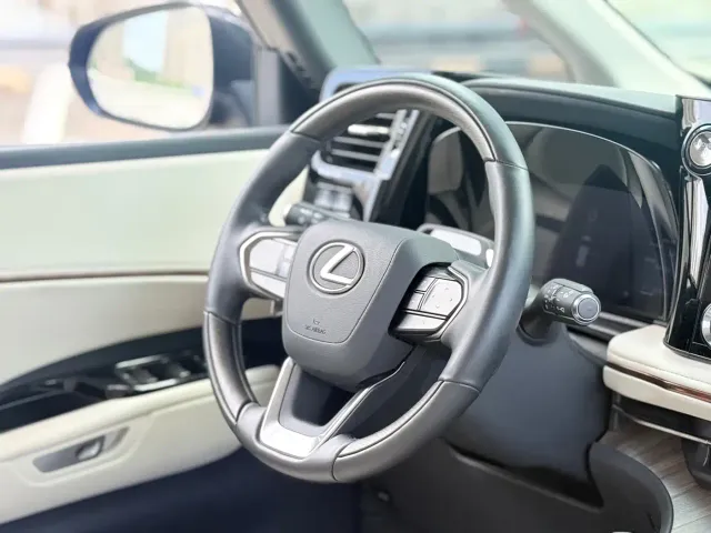 Lexus LM — Фото автомобиля 10