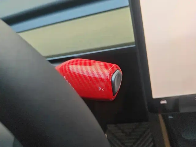 Tesla Model Y — Фото автомобиля 16