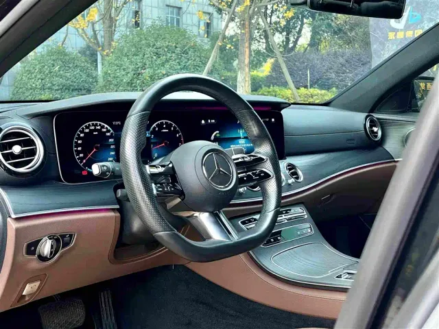 Mercedes-Benz E-Class — Фото автомобиля 5