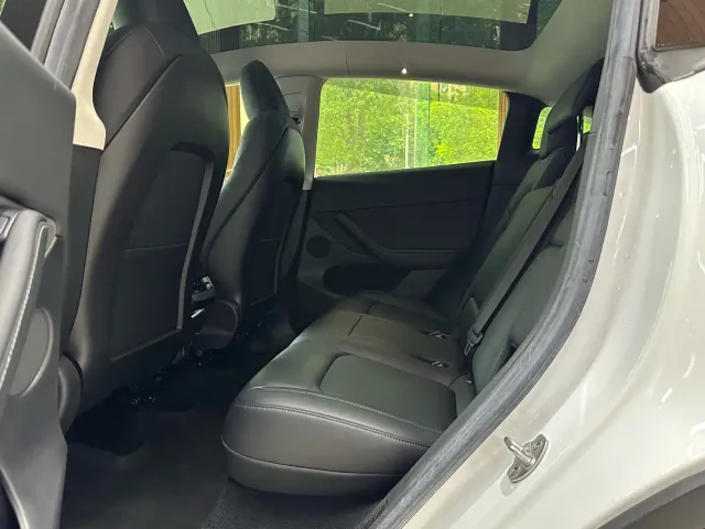 Tesla Model Y — Фото автомобиля 13