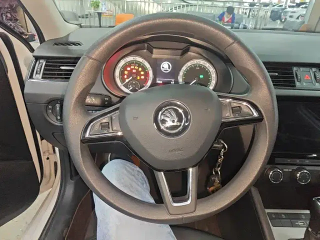 Skoda Octavia — Фото автомобиля 10