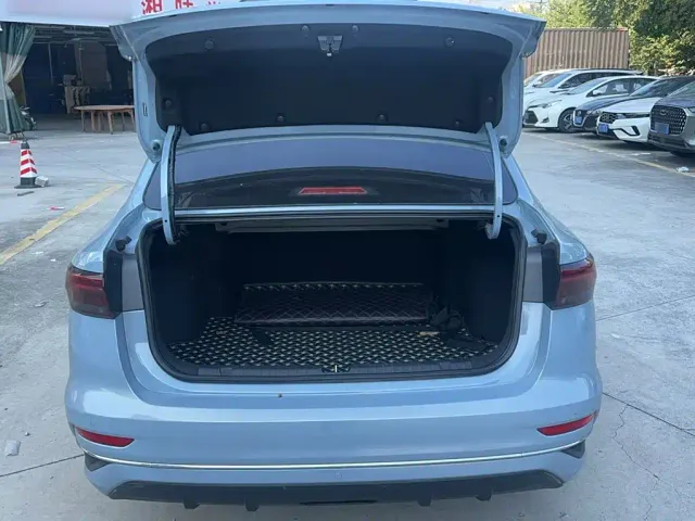 Geely Emgrand — Фото автомобиля 15