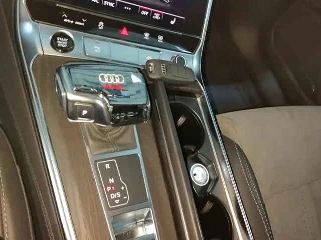 Audi A6L — Фото автомобиля 16