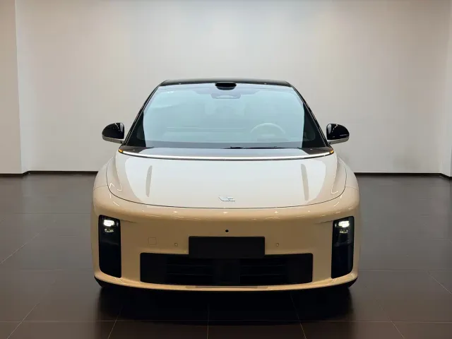 Li Auto i6 — Фото автомобиля 2