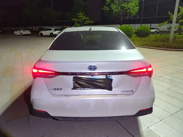 Toyota Avalon — Фото автомобиля 8