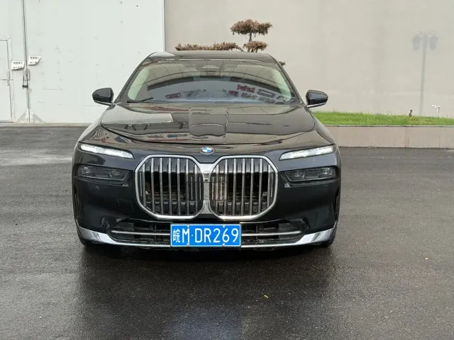 BMW 7 Series — Фото автомобиля 2