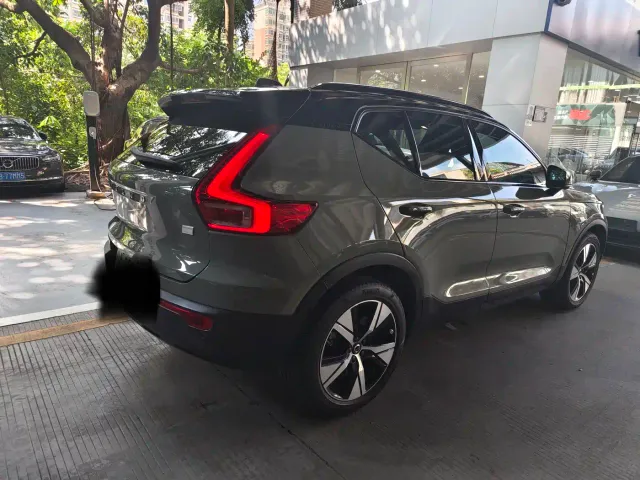 Volvo XC40 — Фото автомобиля 10