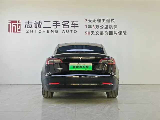 Tesla Model 3 — Фото автомобиля 4