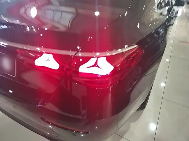 Mercedes-Benz E-Class — Фото автомобиля 7