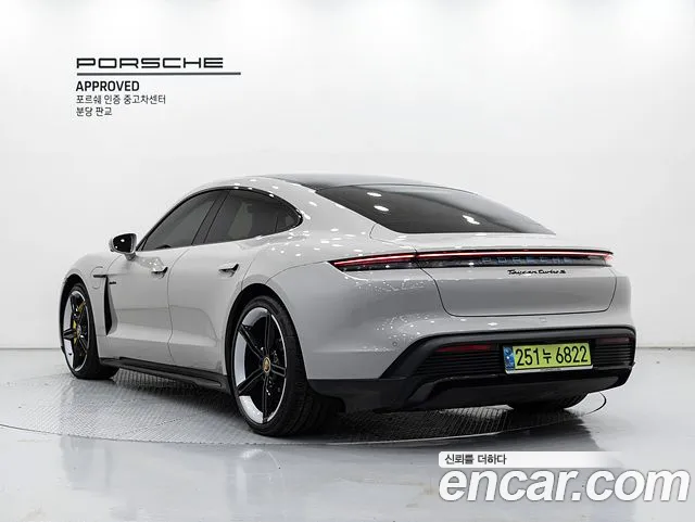 Porsche Taycan — Фото автомобиля 2