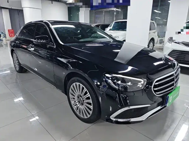Mercedes-Benz E-Class — Фото автомобиля 3
