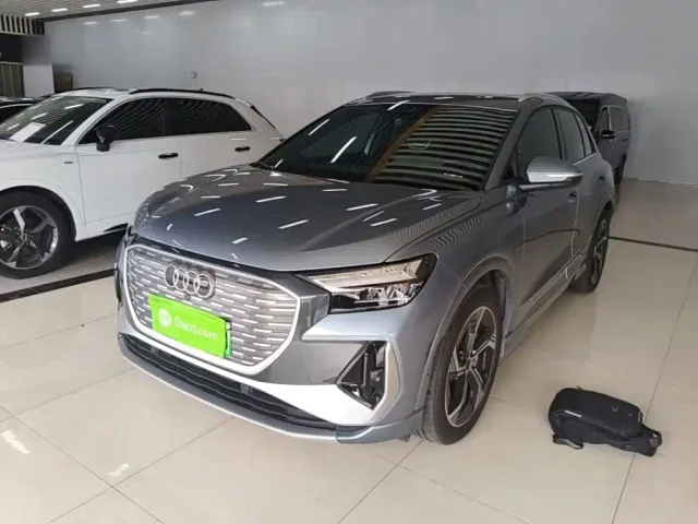 Фотография автомобиля — Audi Q4 e-tron