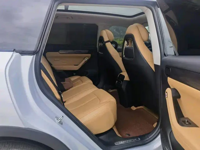 Leapmotor C11 — Фото автомобиля 11