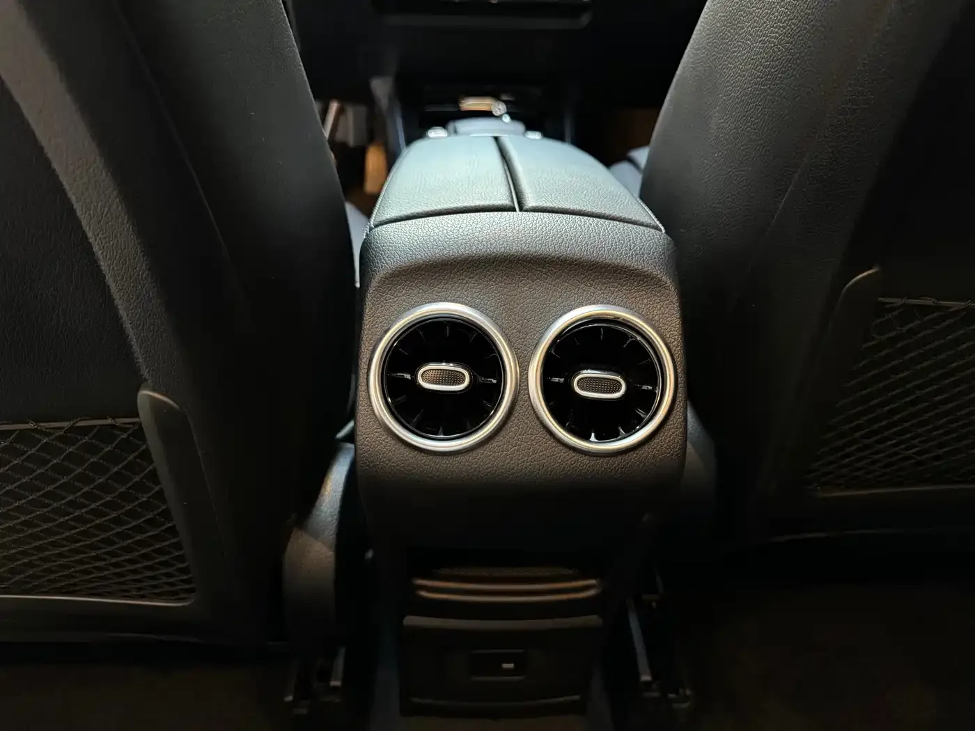 Mercedes-Benz Mercedes-Benz GLB 2021 GLB 180 Dynamic — Фото автомобиля 14