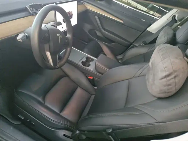 Tesla Model 3 — Фото автомобиля 14