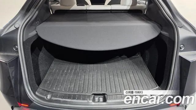 Tesla Model Y — Фото автомобиля 17