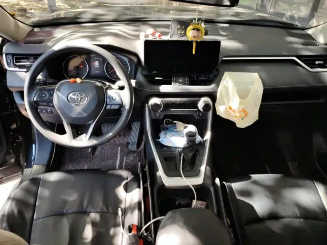 Toyota RAV4 — Фото автомобиля 12