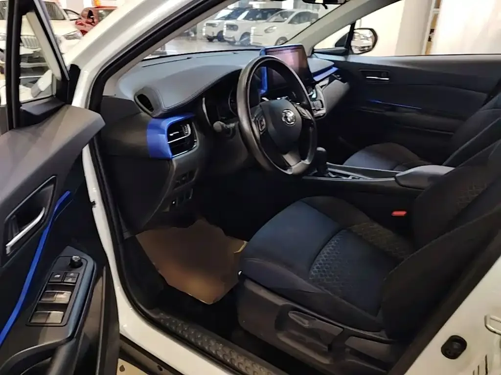 Toyota Toyota C-HR 2021 2.0L Comfort Edition — Фото автомобиля 15