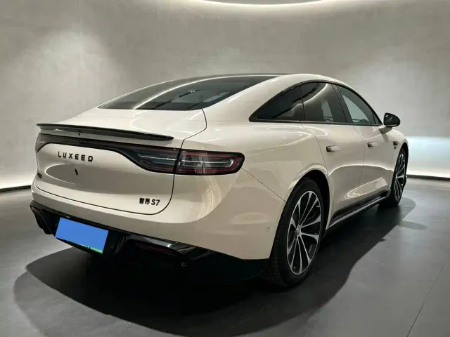 Luxeed S7 — Фото автомобиля 2