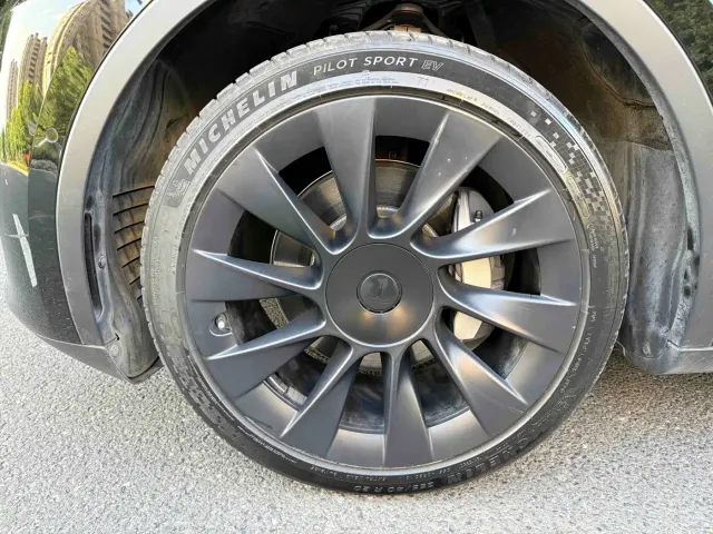 Tesla Model Y — Фото автомобиля 4