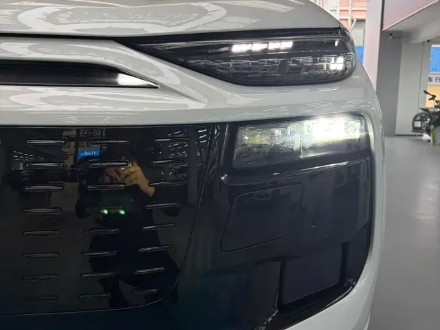 Audi Q6L e-tron — Фото автомобиля 13