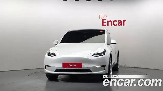Tesla Model Y — Фото автомобиля 3