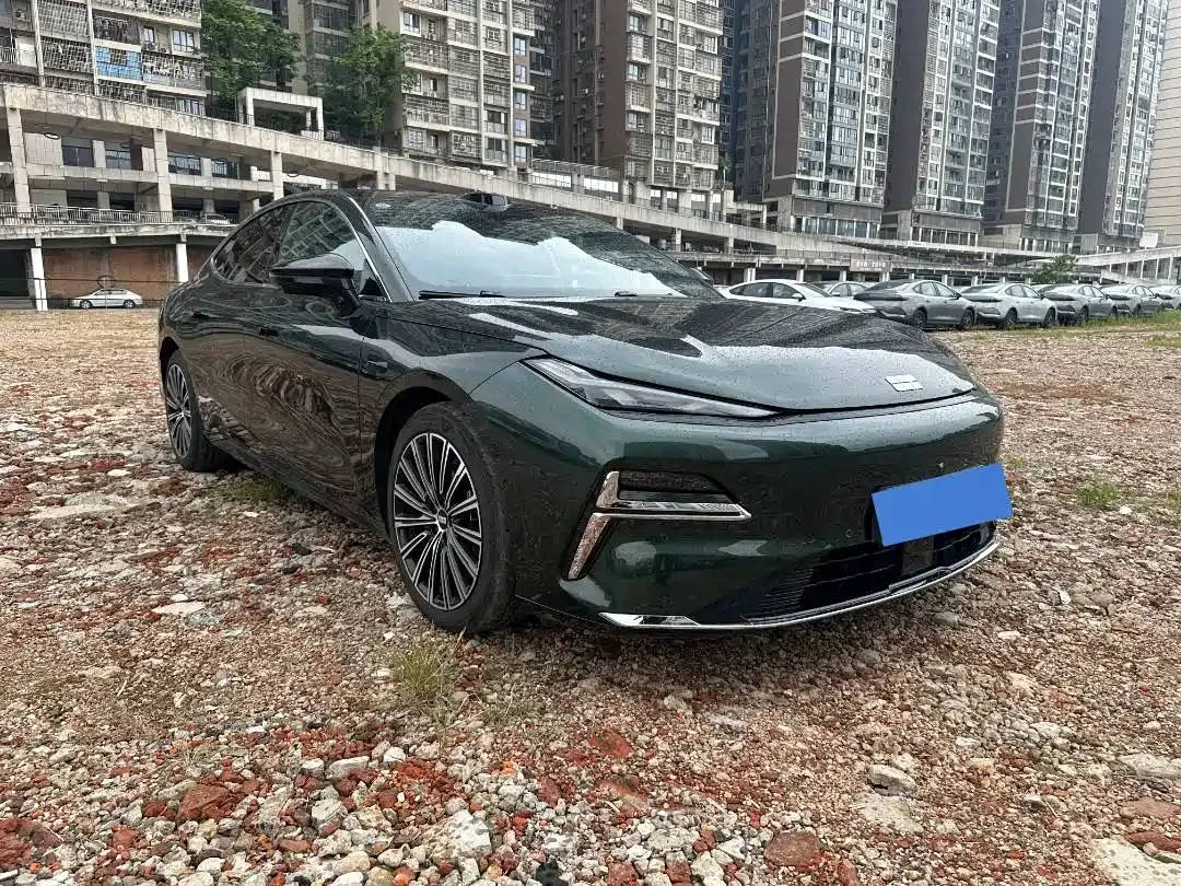 Geely Galaxy Galaxy Xingyao 8 2025 130km EM-i Premium Edition — Фото автомобиля 3