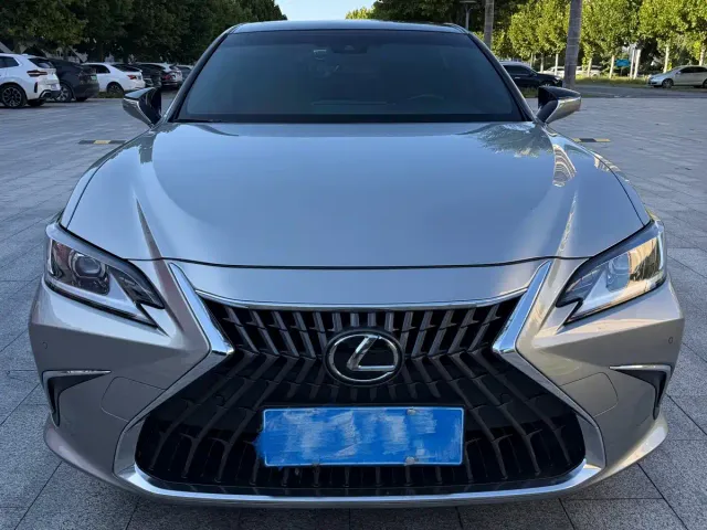 Lexus ES — Фото автомобиля 2