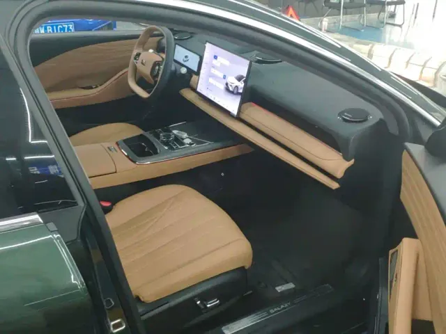 Geely Galaxy Xingyao 8 — Фото автомобиля 24
