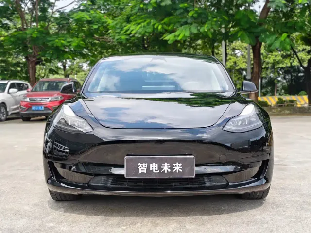 Tesla Model 3 — Фото автомобиля 2