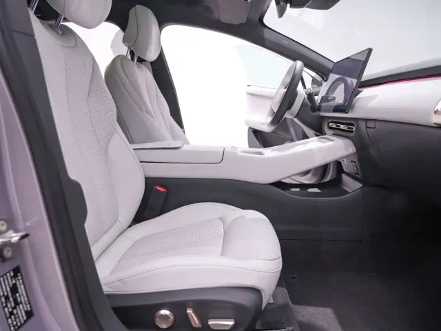 Xpeng P7+ — Фото автомобиля 14