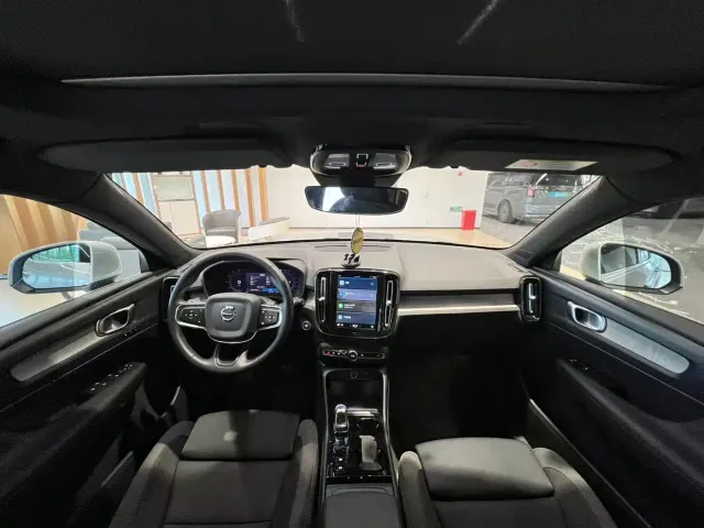 Volvo XC40 — Фото автомобиля 11