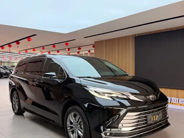 Toyota Sienna — Фото автомобиля 2
