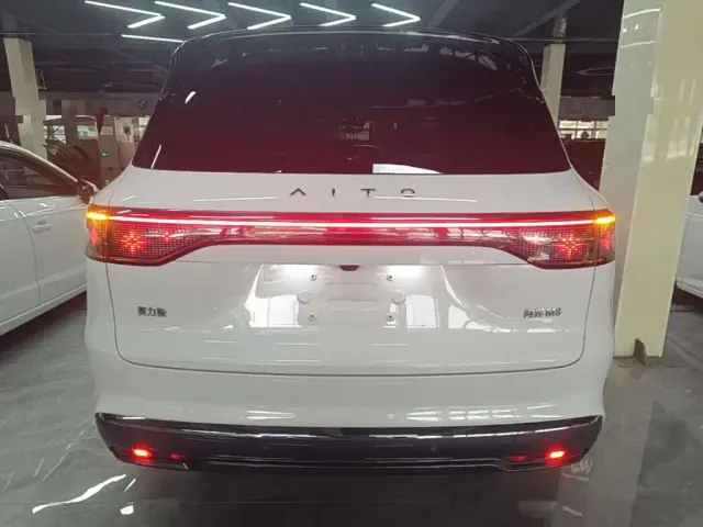Aito M8 — Фото автомобиля 5