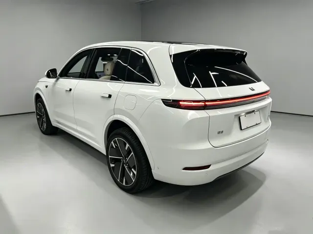 Li Auto L7 — Фото автомобиля 4