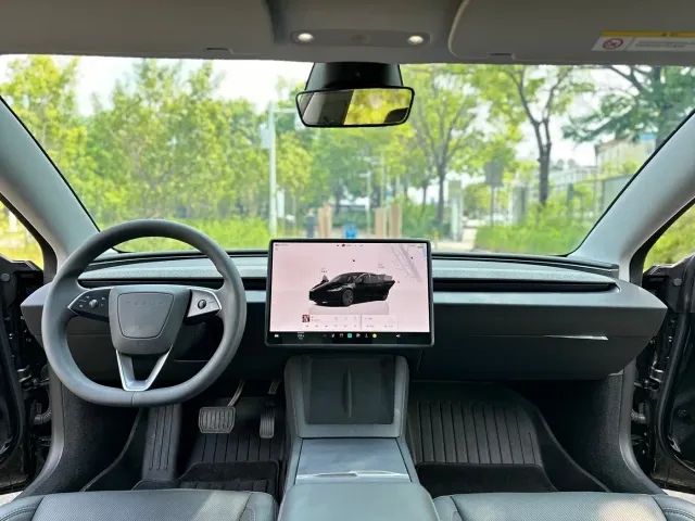Tesla Model 3 — Фото автомобиля 13
