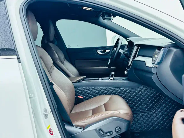 Volvo XC60 — Фото автомобиля 15