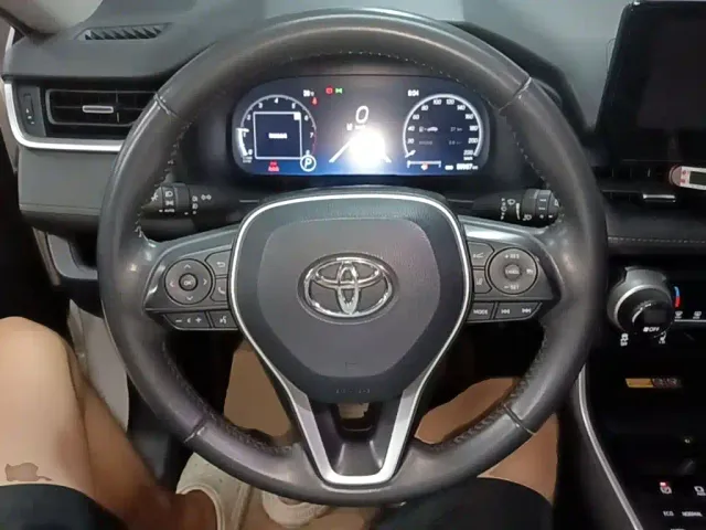 Toyota RAV4 — Фото автомобиля 10