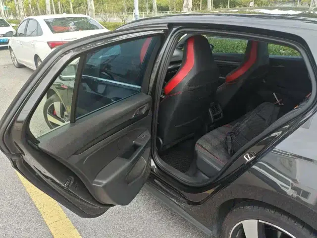 Volkswagen Golf GTI — Фото автомобиля 4