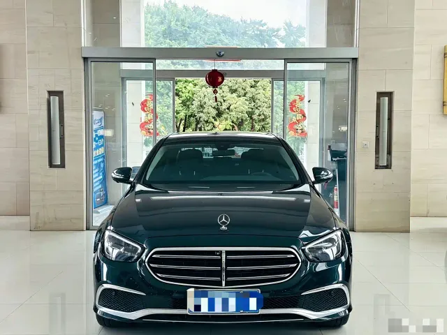 Mercedes-Benz E-Class — Фото автомобиля 2