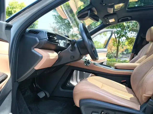 Nio ES8 — Фото автомобиля 10
