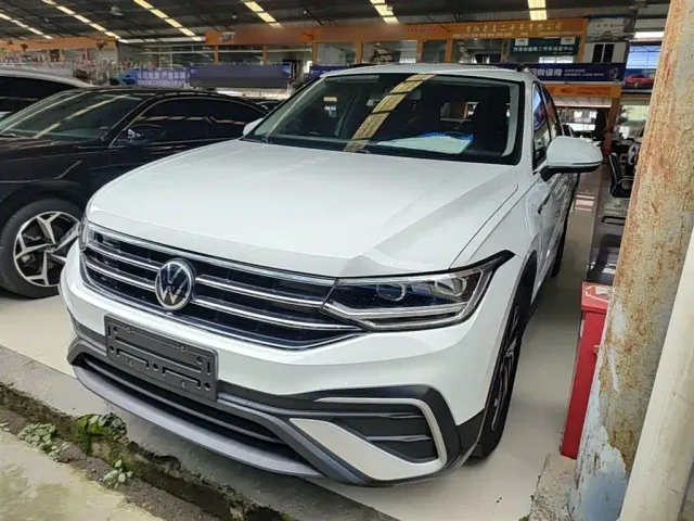 Фотография автомобиля — Volkswagen Tiguan L