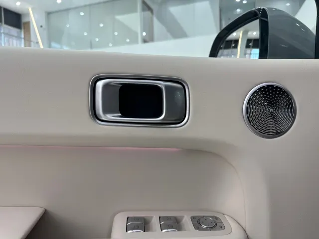 Li Auto L8 — Фото автомобиля 3