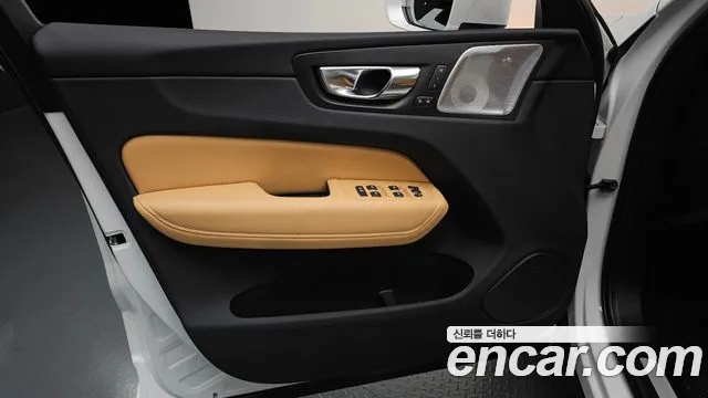 Volvo XC60 2nd Gen — Фото автомобиля 13
